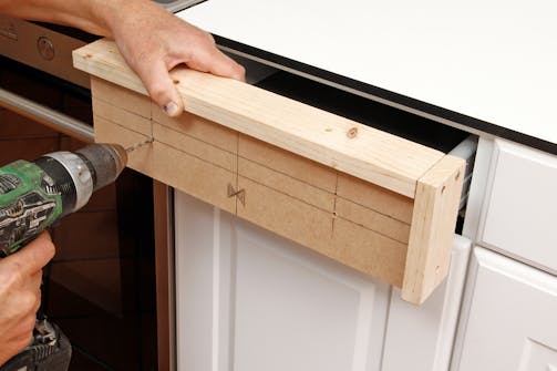 Laatikoiden ja ovien kahvat